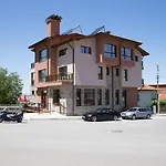 Sveti Nikola Family מלון *